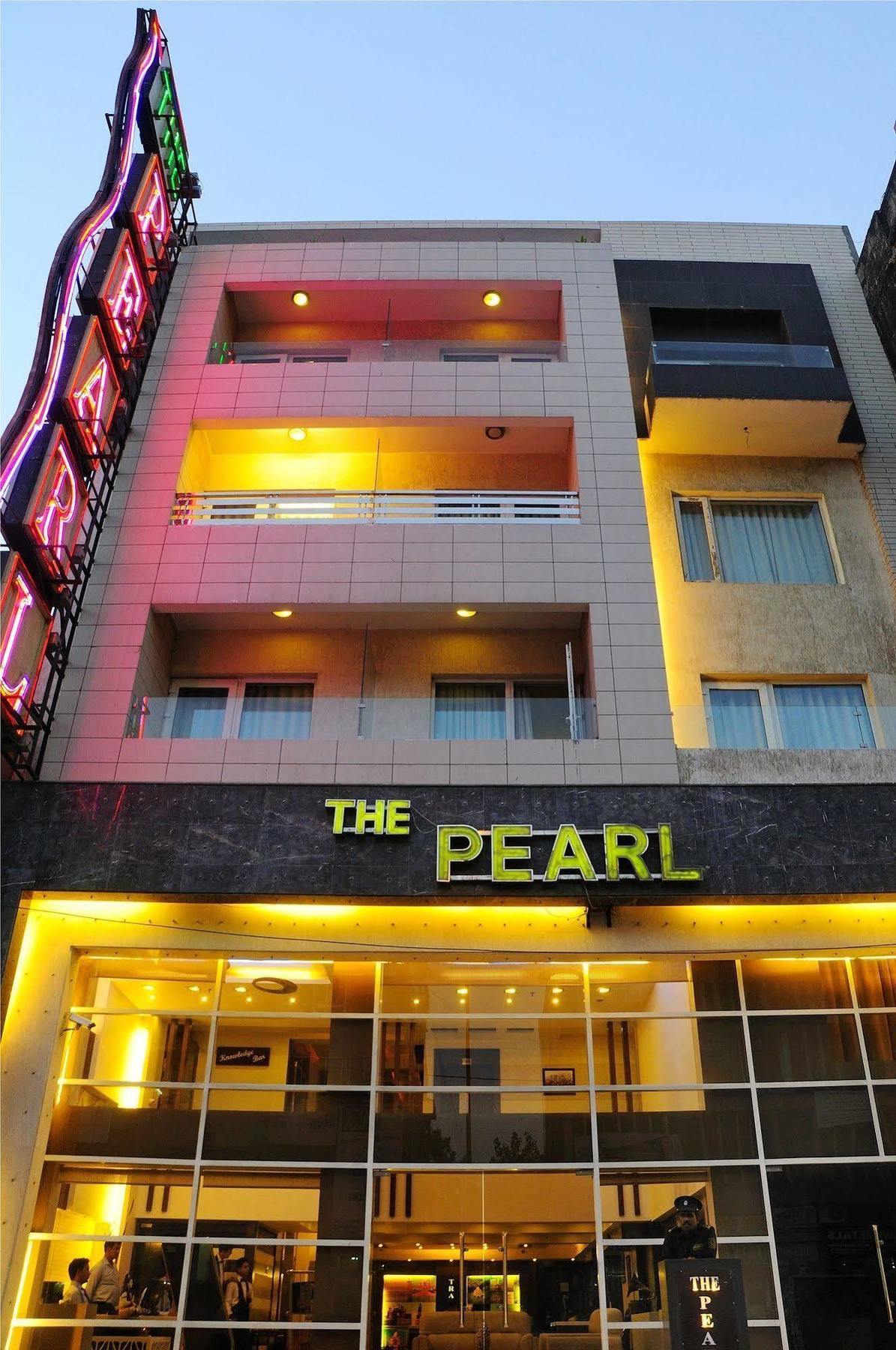 The Pearl Hotel Yeni Delhi Dış mekan fotoğraf
